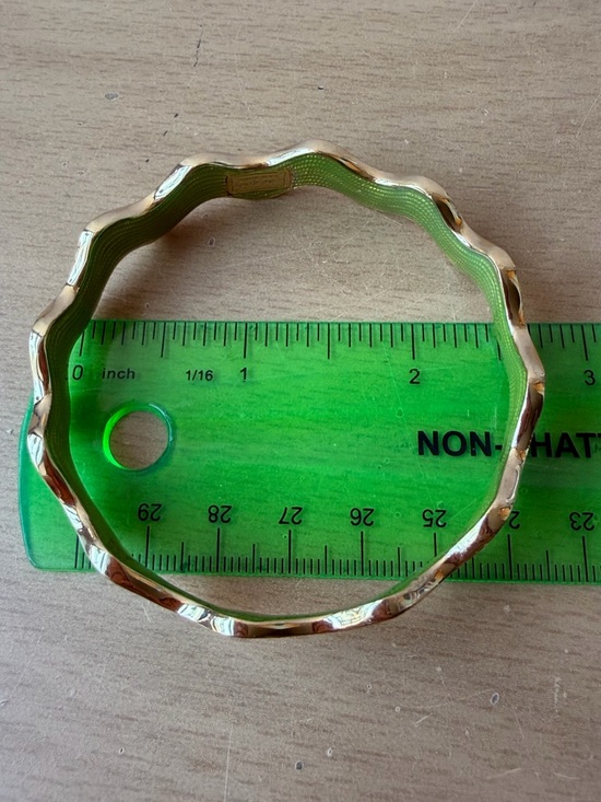 KATE SPADE NEW YORK AVOCADO GREEN ENAMEL WAIVY BANGLE BRACELET GOLD TONE METAL - Picture 6 of 16